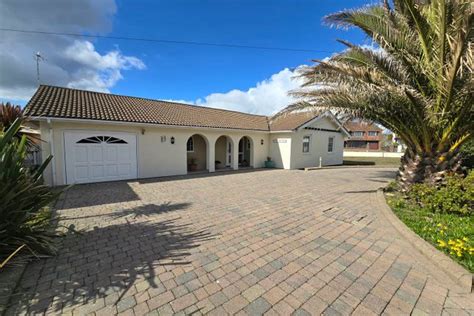 Property for sale in South Cliff, Bexhill.